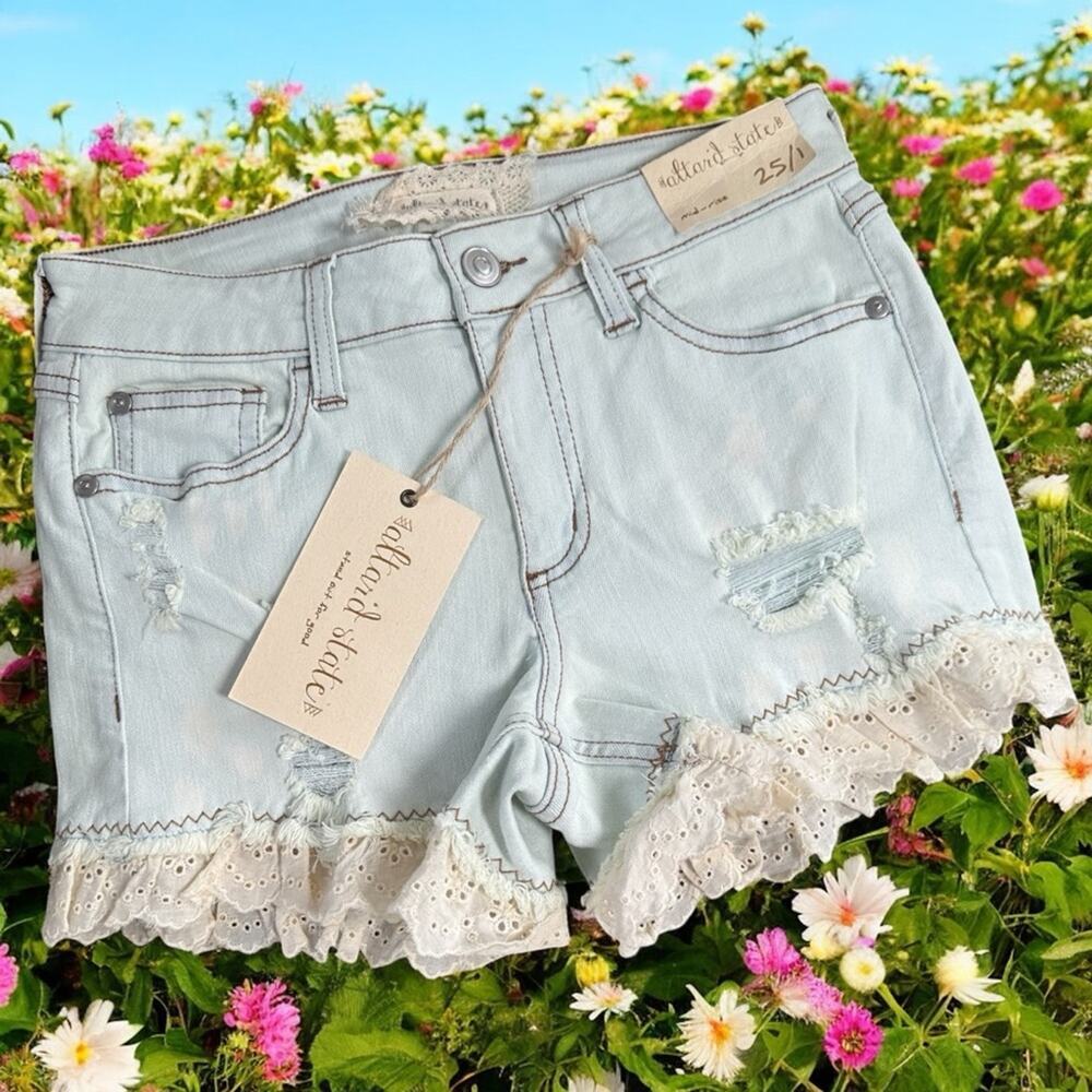 Altar'd State NWT denim Stretch Jean Shorts Distressed eyelet Trim Size 25 SZ 1
